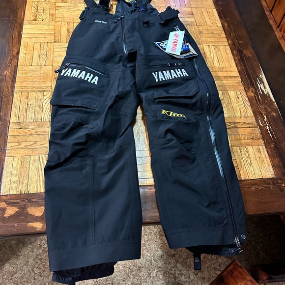 Custom Yamaha Klim jacket and pants - Picture 6 of 10